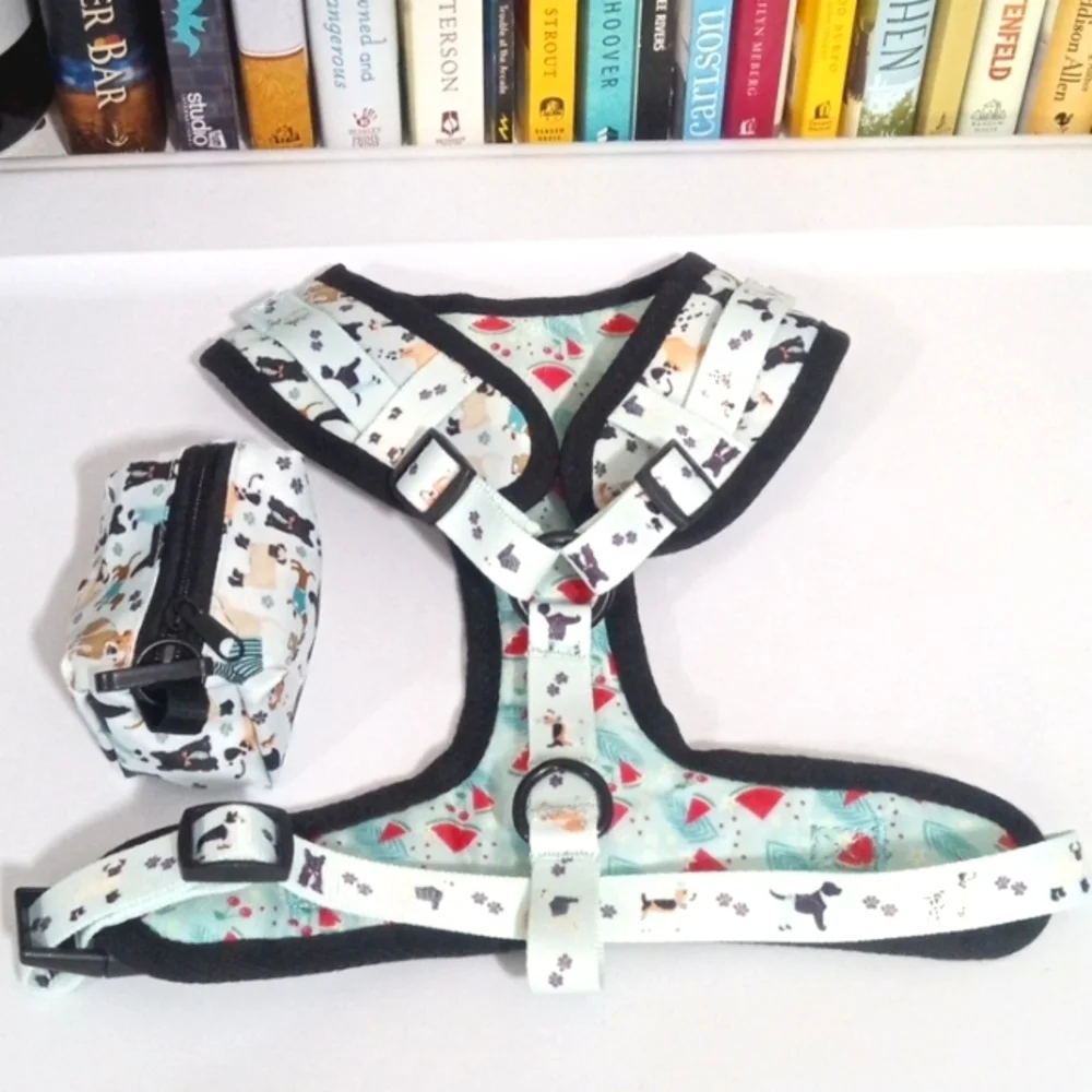 DOG HARNESS AND PET WASTE BAG DISPENSER TWO PIECE SET SIZE MEDIUM NWOT
